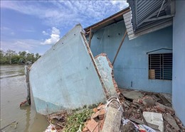 Sạt lở bờ sông Cần Thơ, 7 căn nhà bị ảnh hưởng
