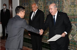 Tổng thống Algeria đánh giá cao thành tựu phát triển đất nước của Việt Nam