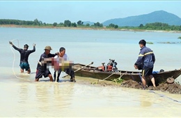 Ba người trong một gia đình đuối nước thương tâm ở hồ Đá Đen
