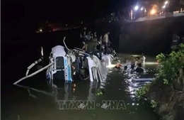 Xe buýt đâm vào cầu ở Sri Lanka, ít nhất 10 người thiệt mạng 