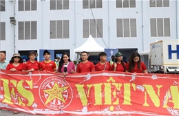 Đông đảo cổ động viên tới cổ vũ trận ra quân của U23 Việt Nam 