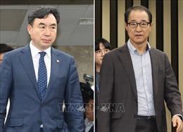Công tố viên Hàn Quốc đề nghị bắt giữ hai nghị sĩ liên quan bê bối phát phong bì tiền
