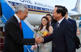 Thủ tướng Singapore đến Hà Nội, bắt đầu chuyến thăm chính thức Việt Nam