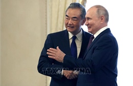 Tổng thống Nga Vladimir Putin tiếp Bộ trưởng Ngoại giao Trung Quốc Vương Nghị