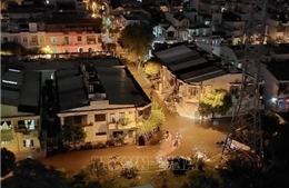 Mưa lớn gây ngập nặng, nhiều tuyến đường TP Hồ Chí Minh biến thành sông