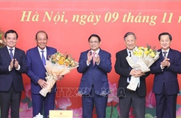 Thủ tướng Phạm Minh Chính trao Huy hiệu Đảng cho các nguyên Phó Thủ tướng Chính phủ