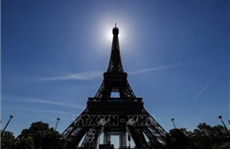 Tháp Eiffel phải đóng cửa do nhân viên đình công