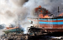 Cháy lớn tại Khu sửa chữa tàu thuyền ở thành phố Phan Thiết