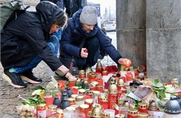 Chuông ngân vang tưởng niệm các nạn nhân vụ xả súng tại CH Séc