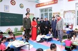 Bộ Công an trao tặng nhà bán trú cho Trường tiểu học Pa Tần