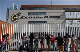 Cảnh sát Tây Ban Nha khám xét trụ sở Liên đoàn Bóng đá quốc gia