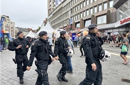 EURO 2024: Nhiều cảnh sát bị thương do một số cổ động viên Serbia quá khích