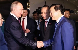 Tổng thống LB Nga Vladimir Putin bắt đầu chuyến thăm cấp Nhà nước tới Việt Nam