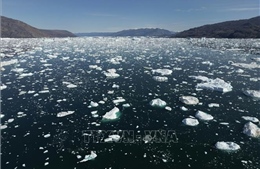 Lũ sông băng gây sạt lở, sụt lún đường ở Iceland