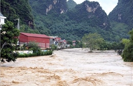 Nước lũ về trong đêm, &#39;giải cứu&#39; 35 người khỏi vùng nguy hiểm ở Lạng Sơn