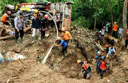 Lũ lụt và lở đất gây thiệt hại nặng nề ở Indonesia