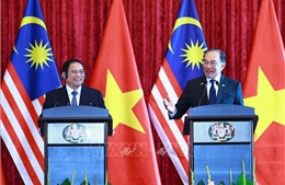 Thủ tướng Phạm Minh Chính và Thủ tướng Malaysia Anwar Ibrahim gặp báo chí 
