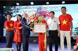 Trao giải cuộc thi viết và vẽ &#39;Vì biển đảo quê hương&#39; tại châu Âu