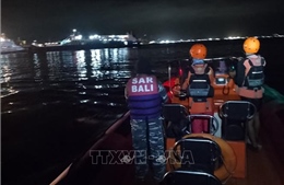 Chìm phà chở 65 người gần đảo Bali, ít nhất 2 người tử vong