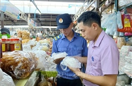 Giám sát chặt an toàn thực phẩm tại các chợ truyền thống