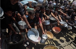 Israel tạm dừng hoạt động quân sự tại Gaza, nối lại thả hàng cứu trợ