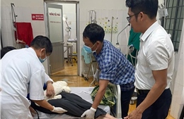 Lật xe chở 18 sinh viên ở Tà Đùng, 6 người bị thương