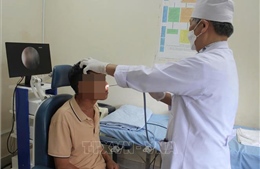 Gắp thành công con vắt dài 8cm ký sinh trong hốc mũi