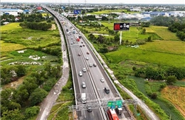 Phạt xe biển xanh đi vào làn khẩn cấp trên cao tốc 