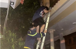 Cứu 5 người thoát khỏi đám cháy trong đêm ở Đà Nẵng