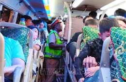 Xử phạt lái xe và chủ xe khách do không có giấy phép lái xe, chở vượt số người quy định
