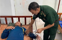 Kịp thời cứu 4 thuyền viên gặp nạn trên biển