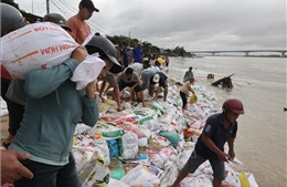 Đà Nẵng: &#39;Căng mình&#39; chống sạt lở bờ kè An Lương