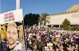 Hamas và Israel bắt đầu trao đổi tù nhân và con tin
