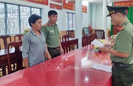 Khởi tố vụ án, bắt tạm giam đối tượng tổ chức cho người khác xuất cảnh trái phép