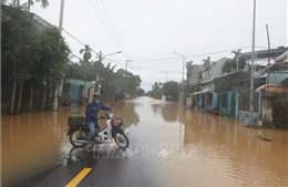 Mưa lớn gây ngập, ách tắc giao thông tại trung tâm thành phố Đà Nẵng