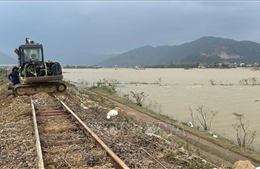 Khánh Hòa: Dự kiến khoảng 22 giờ đêm 25/11 sẽ khôi phục đường sắt Bắc - Nam