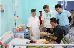 Chung tay hỗ trợ người dân Huế khắc phục hậu quả mưa lũ