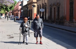 Khi người già trở thành &#39;trụ cột&#39; mới của thị trường lao động