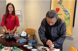 Khi văn hóa Việt được kể bằng chén trà sen