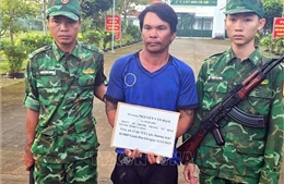 Bắt đối tượng truy nã đang lẩn trốn trên tàu cá