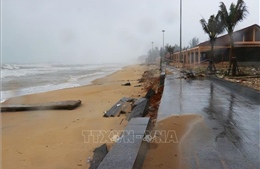 Xâm thực biển ảnh hưởng nghiêm trọng đến bãi tắm tại Quảng Trị