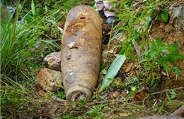 Phát hiện quả bom nặng khoảng 500kg ven sông Hẹ (Phú Thọ)