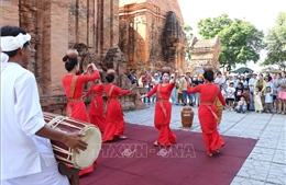 Thu hút du khách từ tiềm năng biển đảo, chiều sâu văn hóa giàu bản sắc