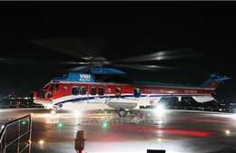 Trực thăng cấp cứu đưa cùng lúc 2 bệnh nhân vào đất liền​