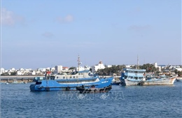 Đặc khu Phú Quý tạm thời gián đoạn nguồn cung xăng dầu do thời tiết xấu