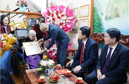 Trao Huy hiệu Đảng cho 3.401 đảng viên Phú Thọ