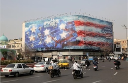 Iran cho phép phụ nữ lái xe máy