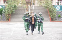 Bắt nhóm đối tượng vận chuyển trái phép 10 vạn nhân dân tệ qua biên giới