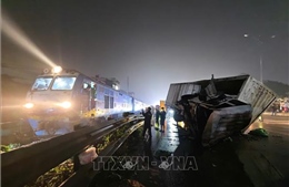 Vụ xe tải va chạm với tàu hỏa: Một người tử vong và một người bị thương