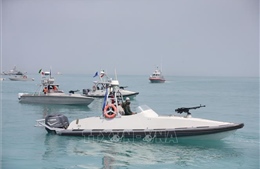 Iran dọa phong tỏa eo biển Hormuz, Mỹ cảnh báo khẩn cấp tàu thuyền